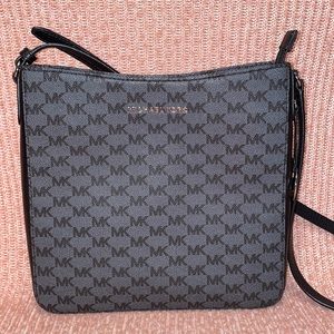 MICHAEL KORS Large Jet Set Travel Messenger